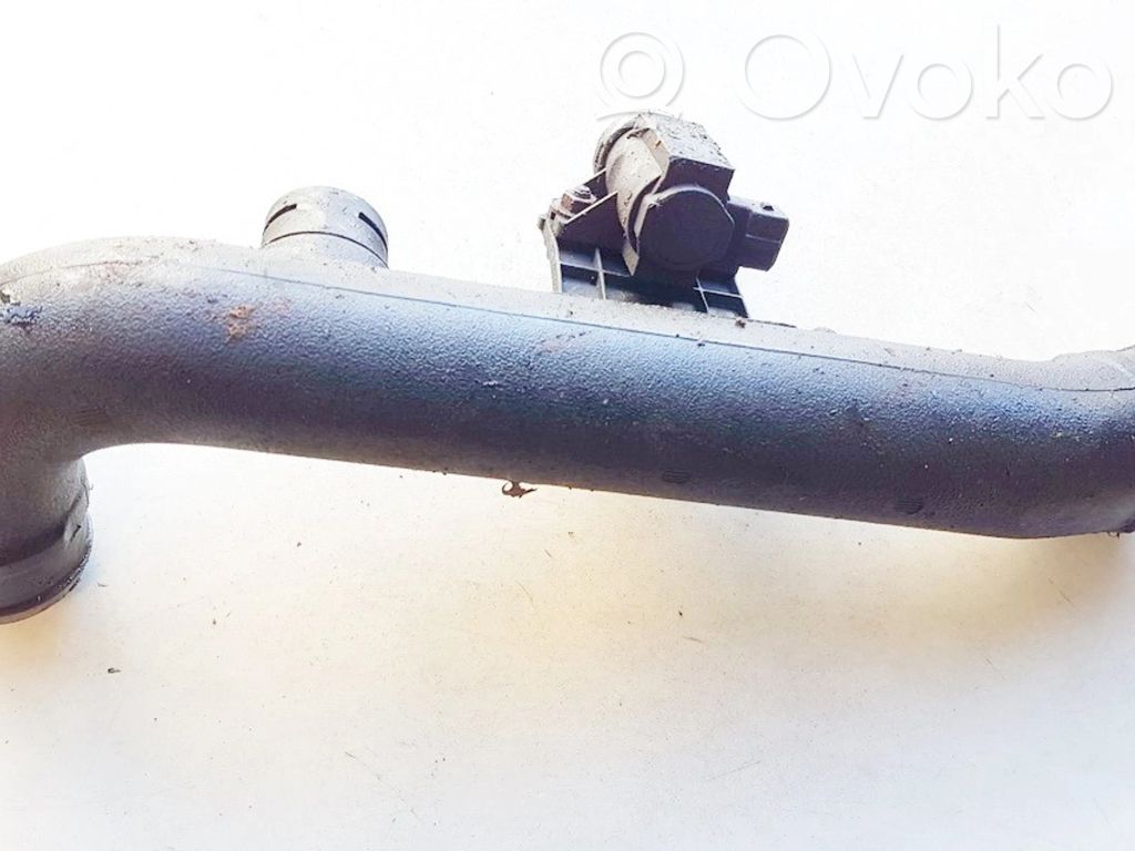 Volkswagen PASSAT B5 Furtun/conductă intercooler 