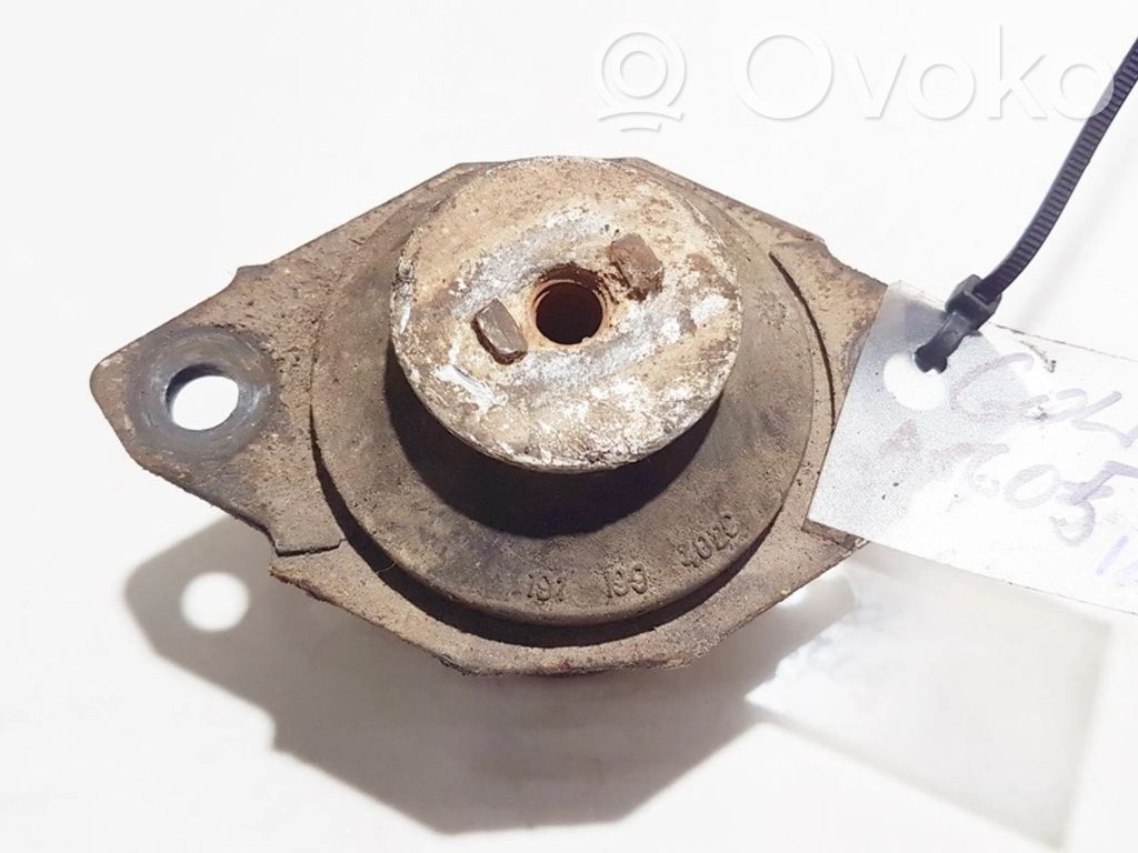 Volkswagen Golf III Engine mount bracket 