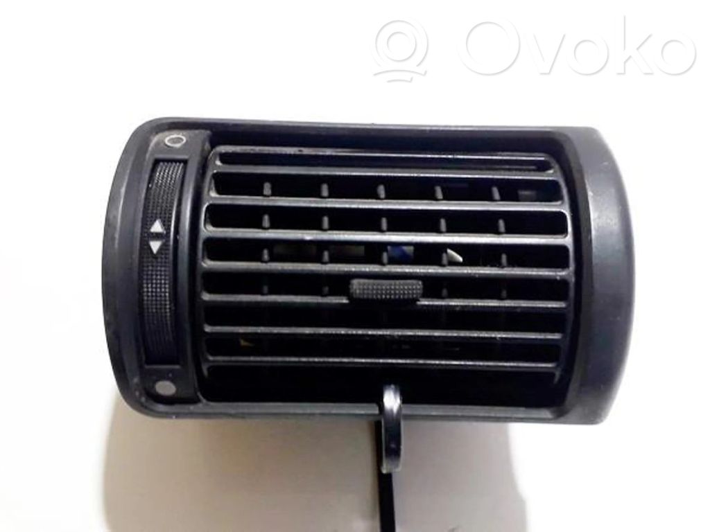 Grille d'aération centrale   8D1820902,8D1820902