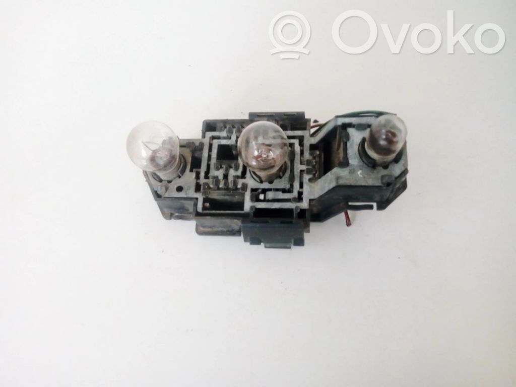 Volkswagen PASSAT B4 Suport becuri lampă spate