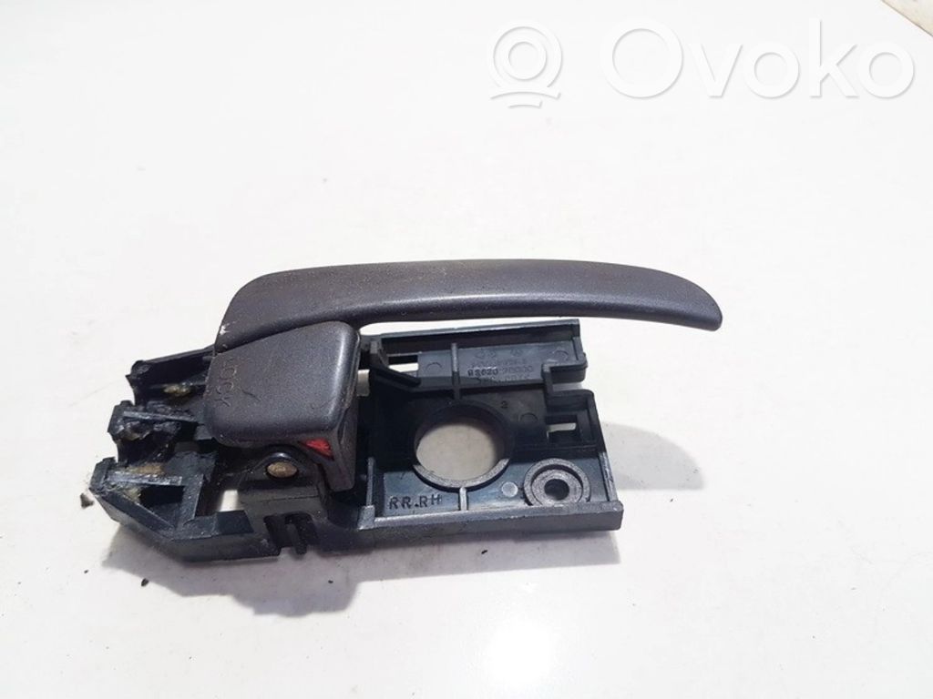 Hyundai Elantra Manecilla interna puerta trasera 