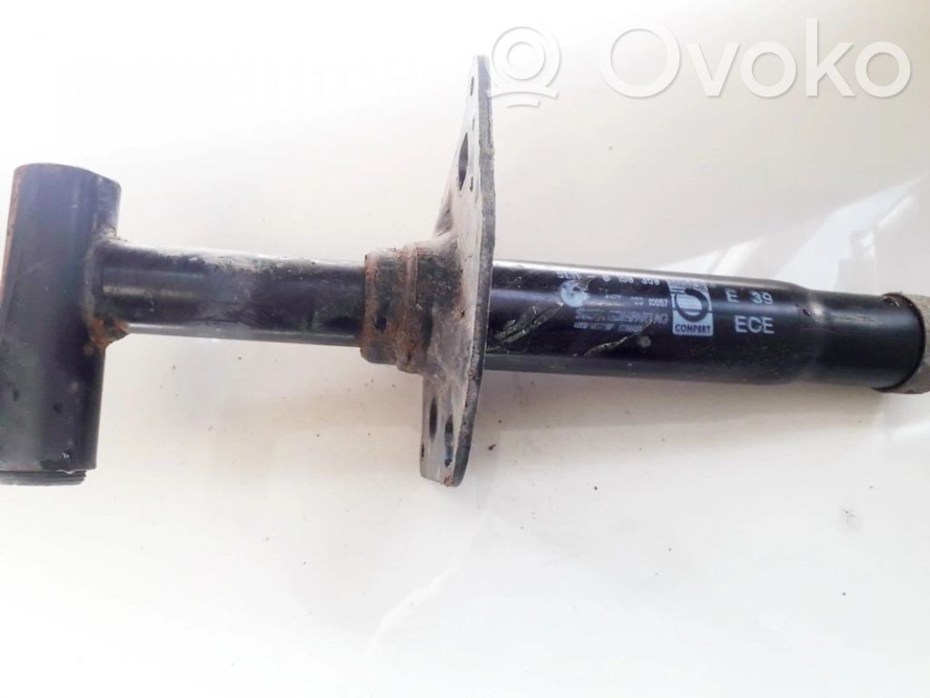 BMW 5 E39 Staffa di rinforzo montaggio del paraurti anteriore