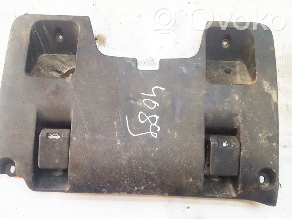 Mitsubishi Pajero Poignée, déverrouillage du capot moteur