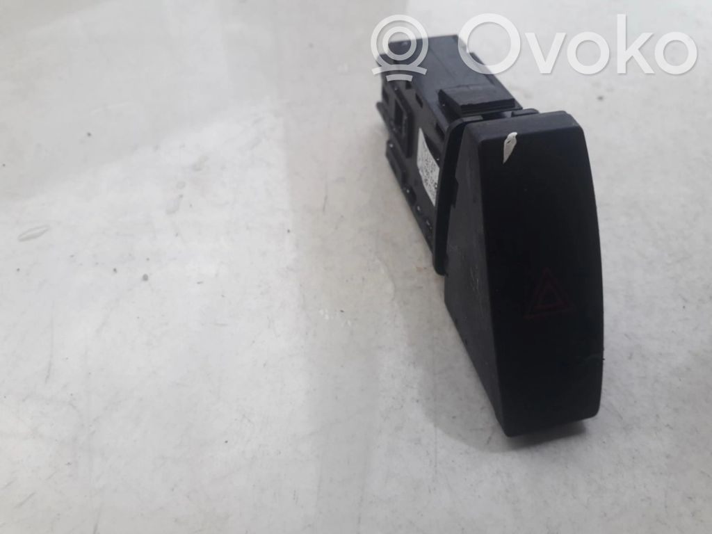 Mazda 6 Botón interruptor de luz de peligro 