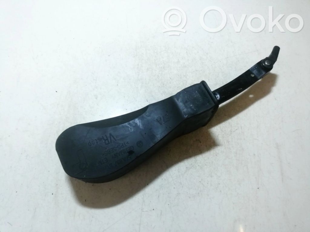 Skoda Karoq Etuoven pidätin 