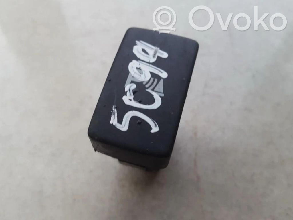 Interruptor del sensor de aparcamiento (PDC)   M24985,M24985