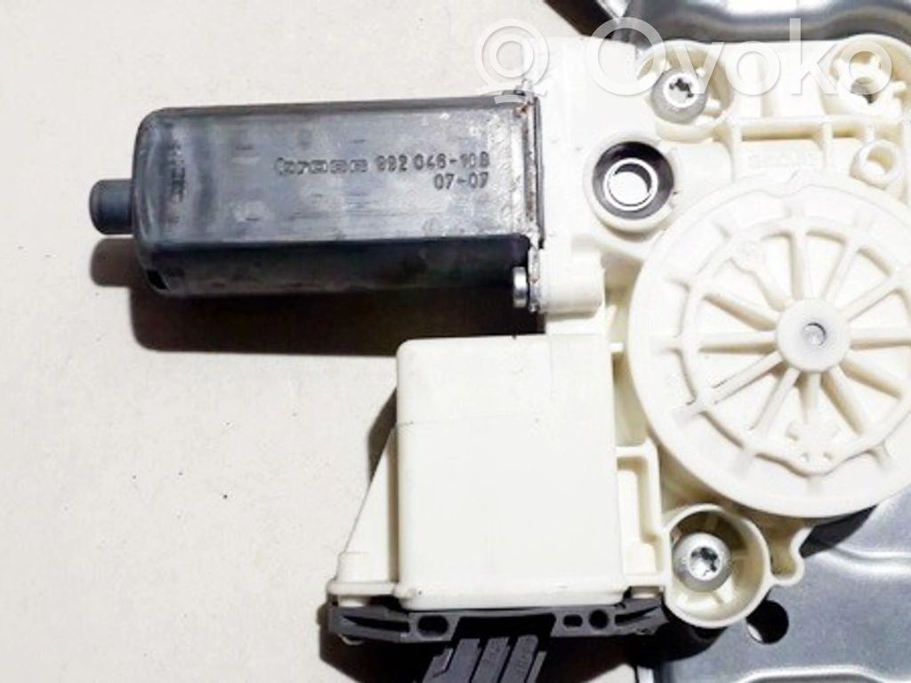 Toyota Avensis T250 Motorino alzacristalli della portiera posteriore 