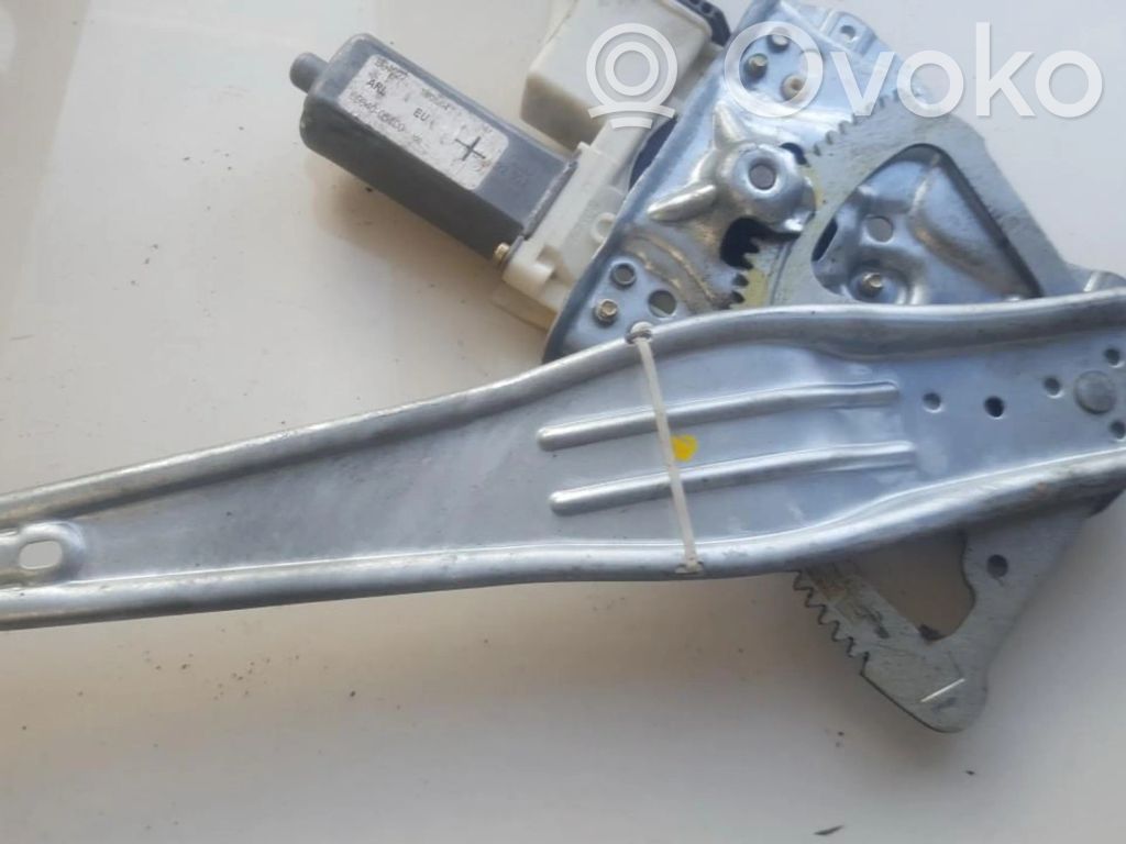 Toyota Avensis T250 Regulador con motor de la ventanilla de la puerta corredera