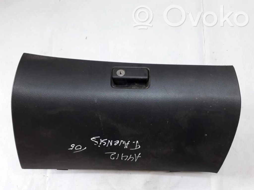 Toyota Avensis T250 Glove box 
