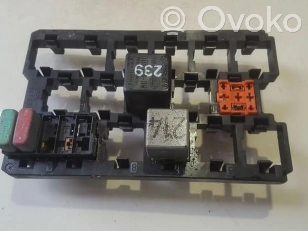 Audi 100 S4 C4 Set scatola dei fusibili 
