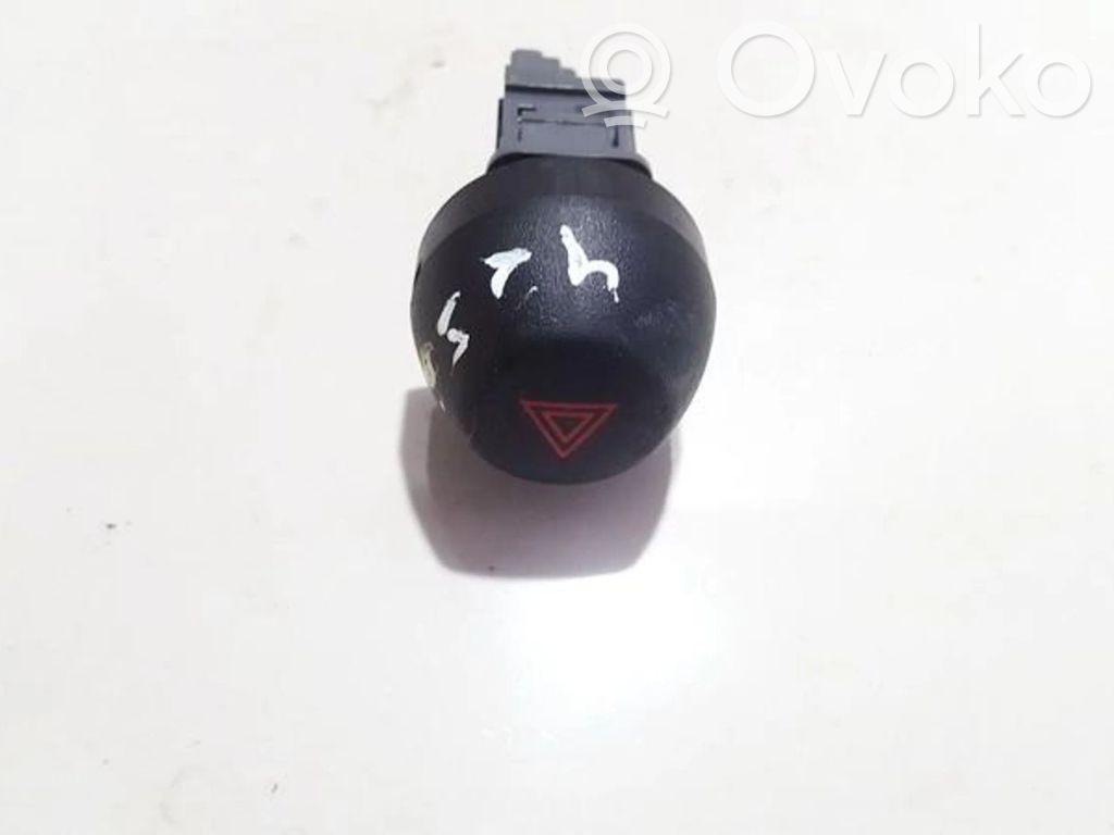 Botón interruptor de luz de peligro   15B060,1142W68,1142W68,15B060