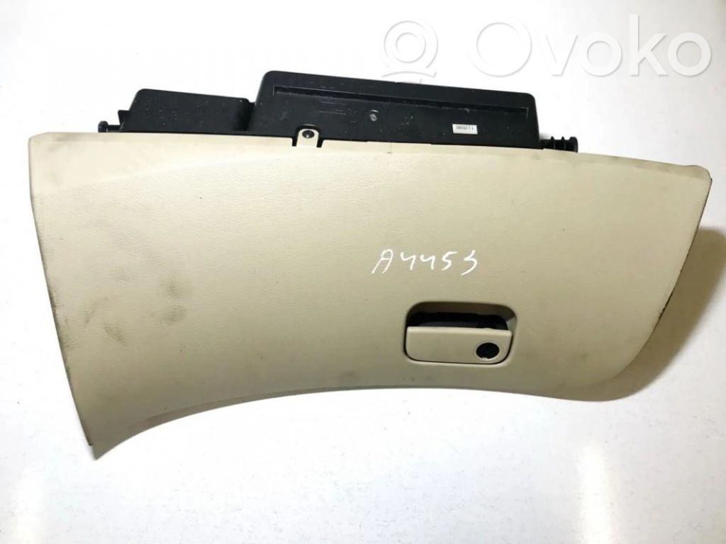 Subaru B9 Tribeca Handschuhfach 