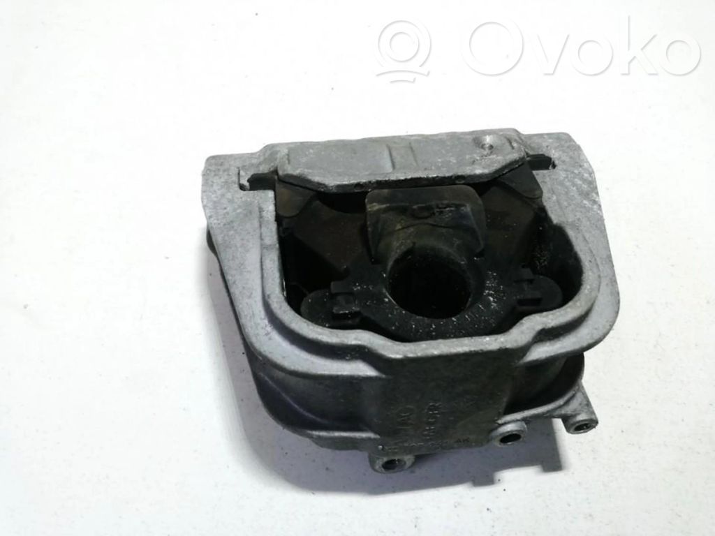 Volkswagen Golf V Engine mount bracket 