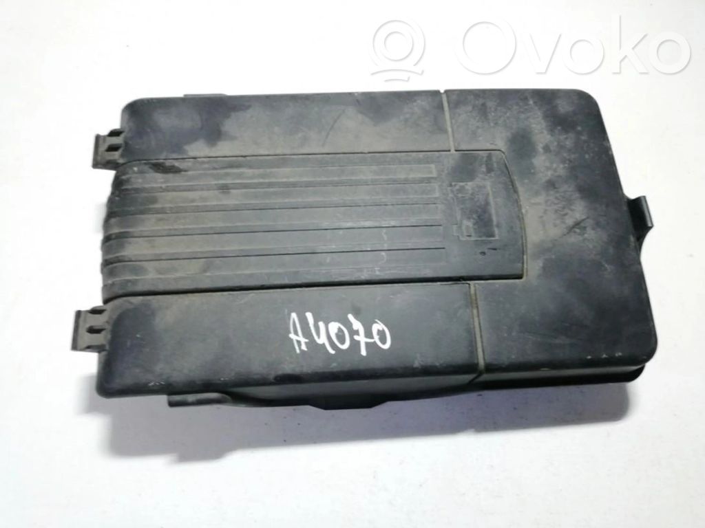 Volkswagen Golf V Coperchio/tappo della scatola vassoio della batteria