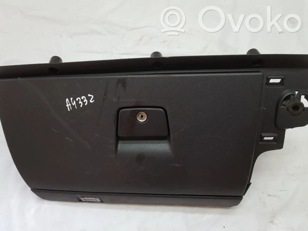 Volvo V50 Hansikaslokero 
