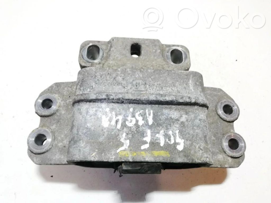 Volkswagen Golf V Suport tampon motor 