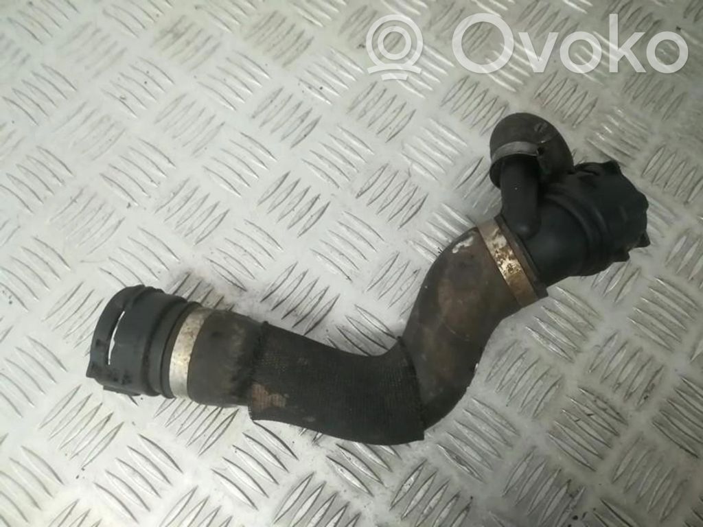 BMW 1 E81 E87 Tubo flessibile del liquido di raffreddamento del motore 