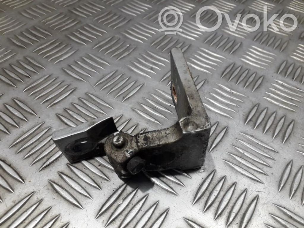 Oberes Scharnier Tür vorne   8D0833402,8D0833402