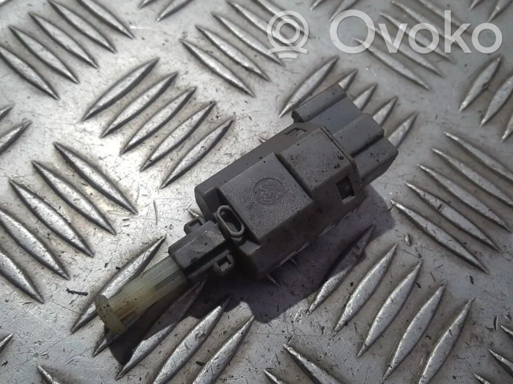 Mazda 323 Interruttore del pedale del freno 