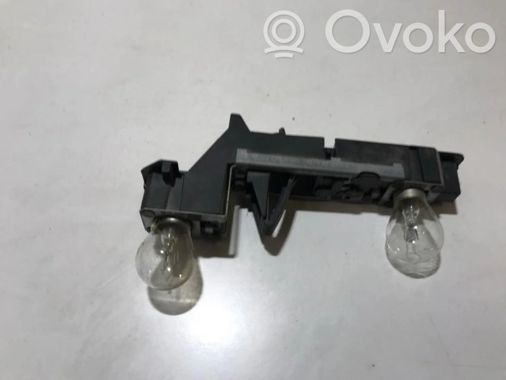 Volvo 850 Takavalon polttimon suojan pidike 