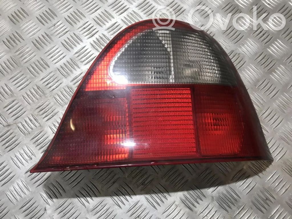 Lampă spate în caroserie