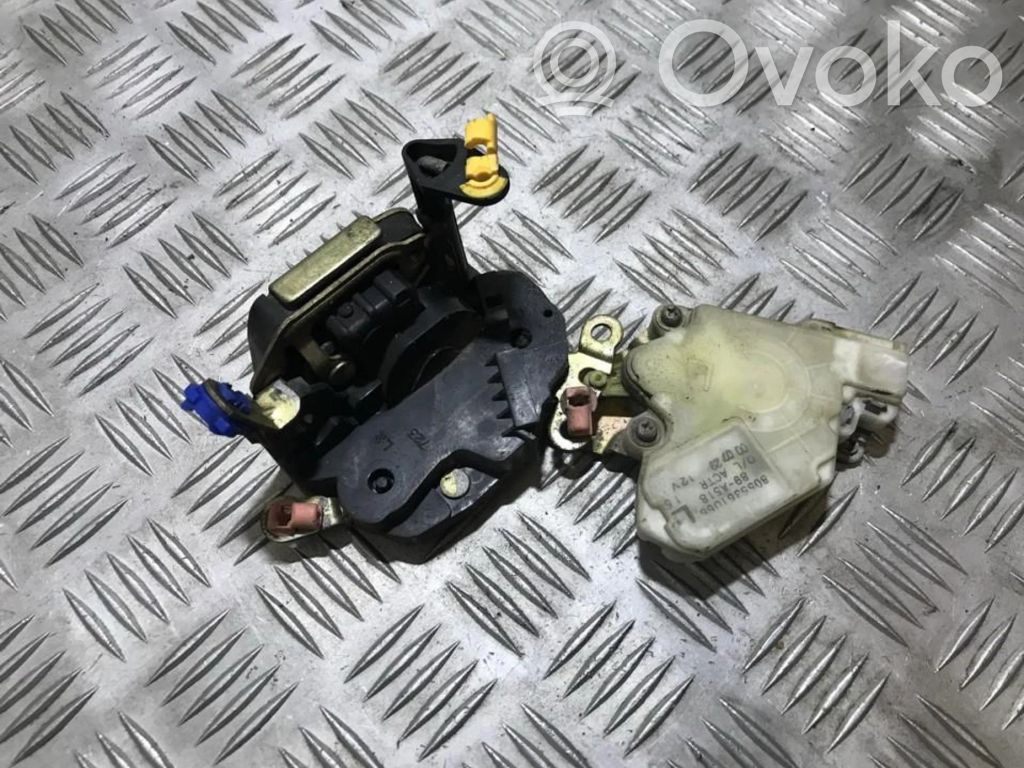 Nissan Almera Tino Zamek drzwi przednich