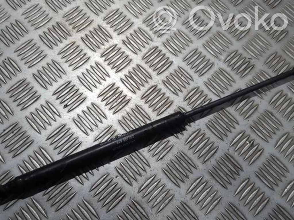 Fiat Punto (188) Takaluukun tuen kaasujousi