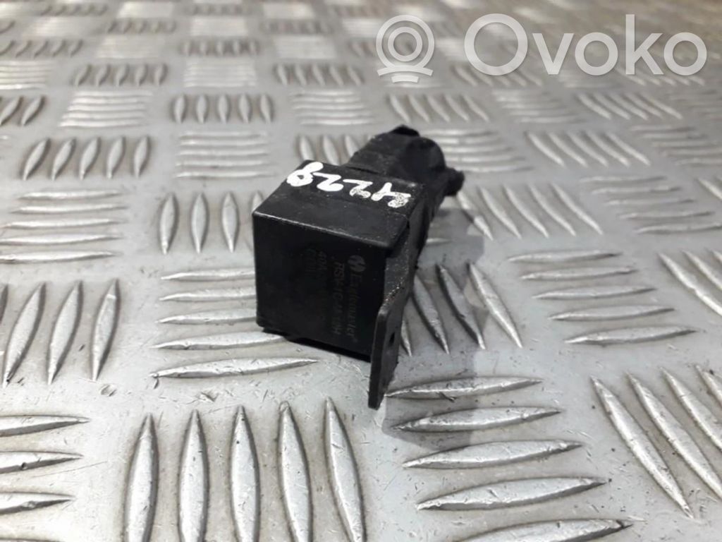 Audi A4 S4 B5 8D Muu rele 