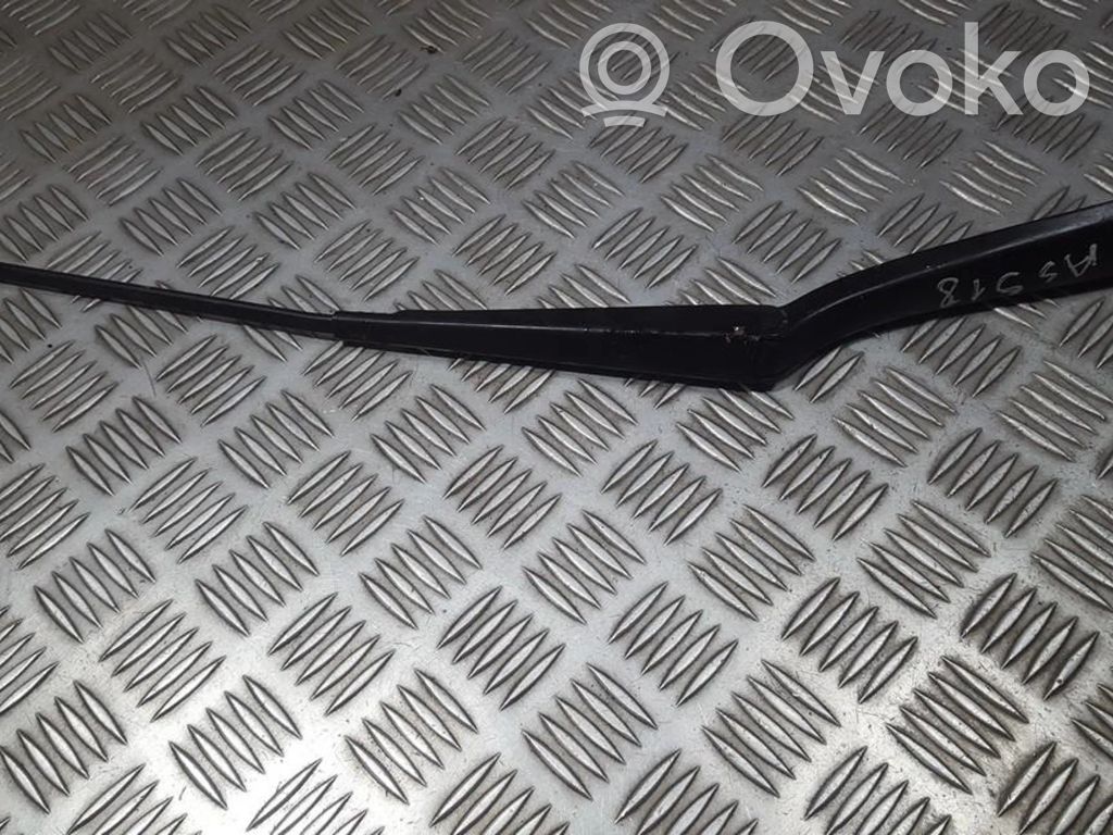 BMW X3 E83 Brazo del limpiaparabrisas delantero 