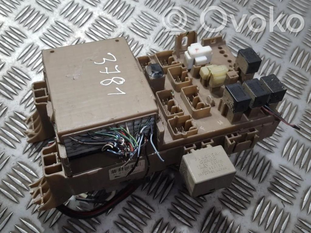 Toyota Corolla Verso E121 Set scatola dei fusibili 