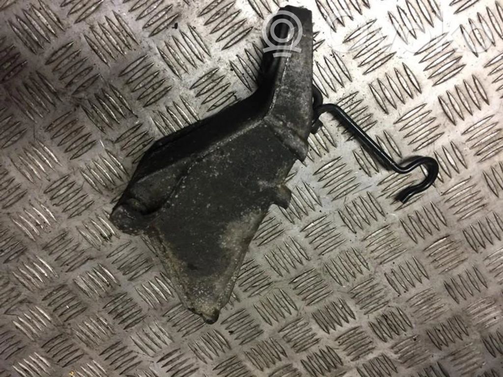 Audi 100 S4 C4 Engine mounting bracket 