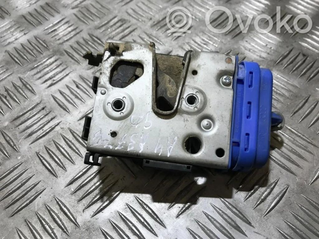 Audi A4 S4 B5 8D Zamek drzwi tylnych 