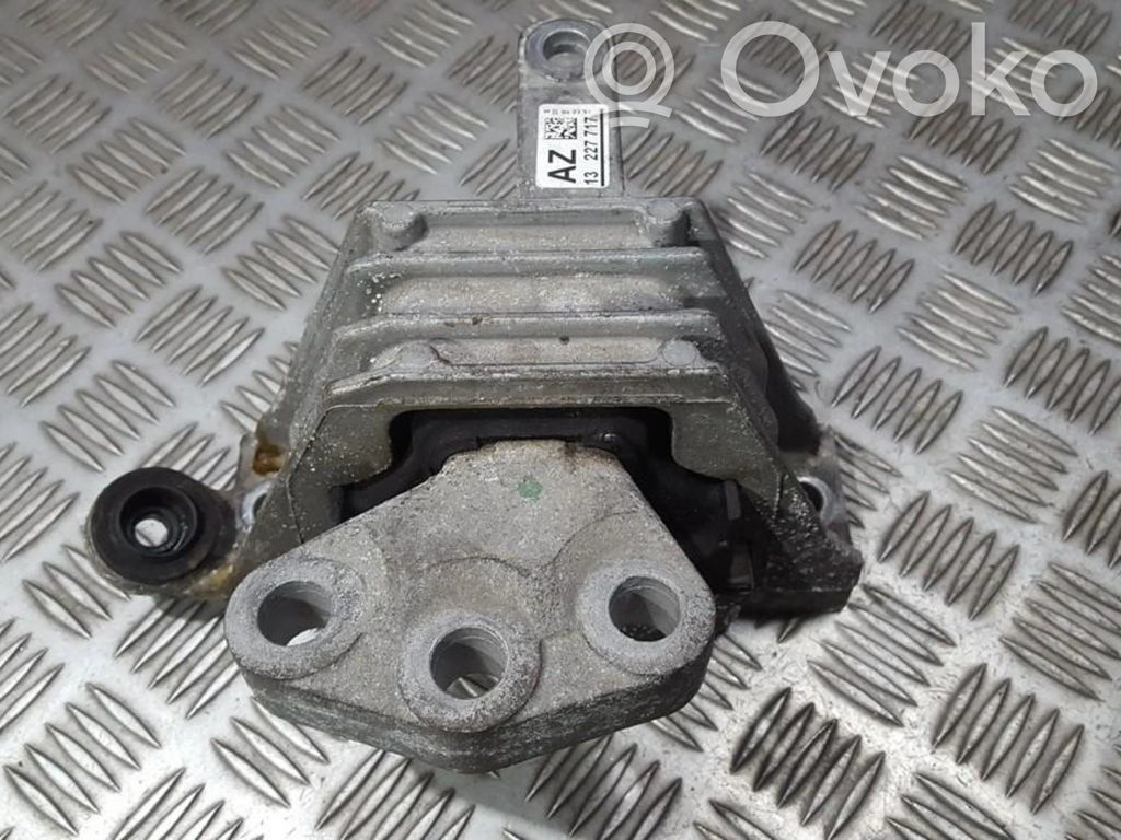 Opel Insignia A Engine mount bracket 