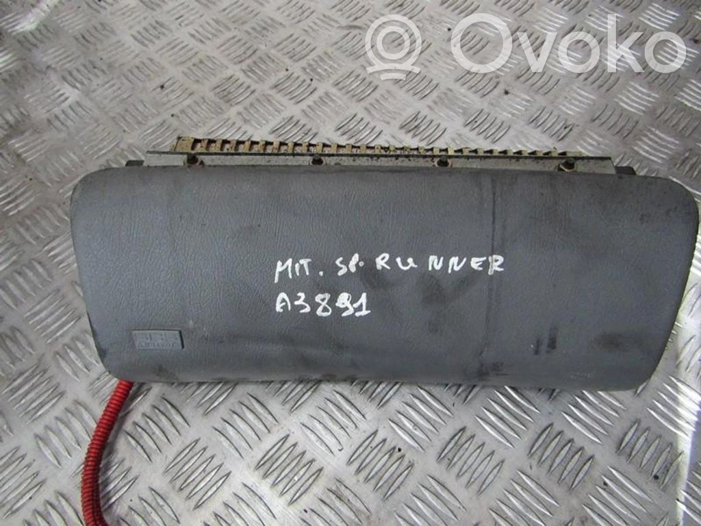 Mitsubishi Space Runner Airbag pasager 