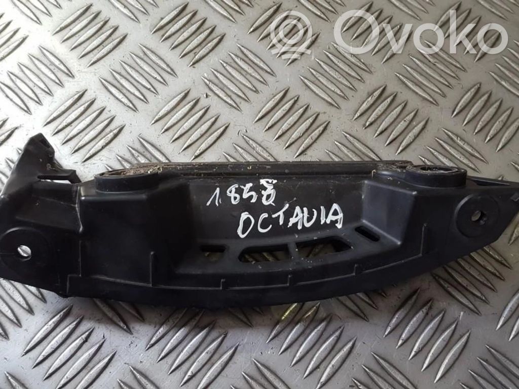 Skoda Octavia Mk2 (1Z) Staffa di rinforzo montaggio del paraurti posteriore 