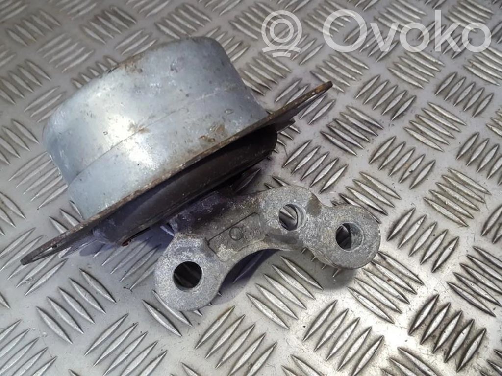 Opel Vectra C Engine mount bracket 