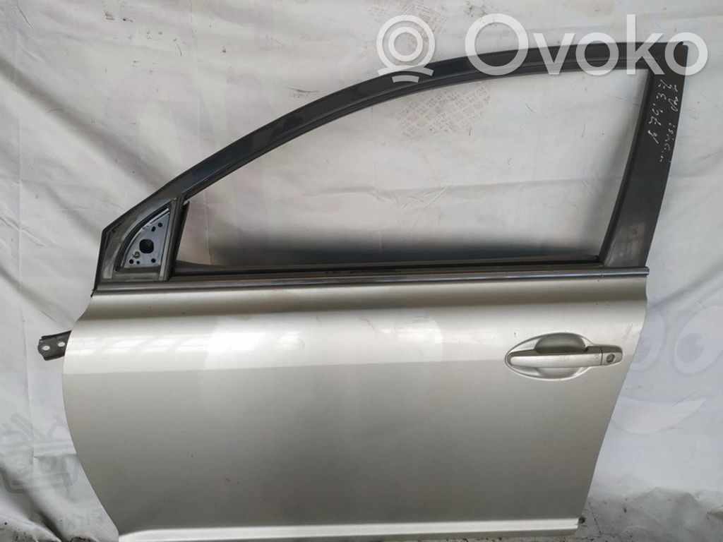 Toyota Avensis T250 Передняя дверь