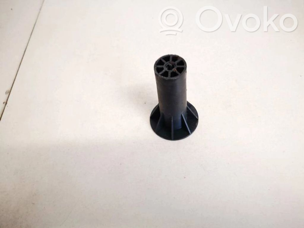 Mercedes-Benz E W212 Tornillo de la rueda de repuesto