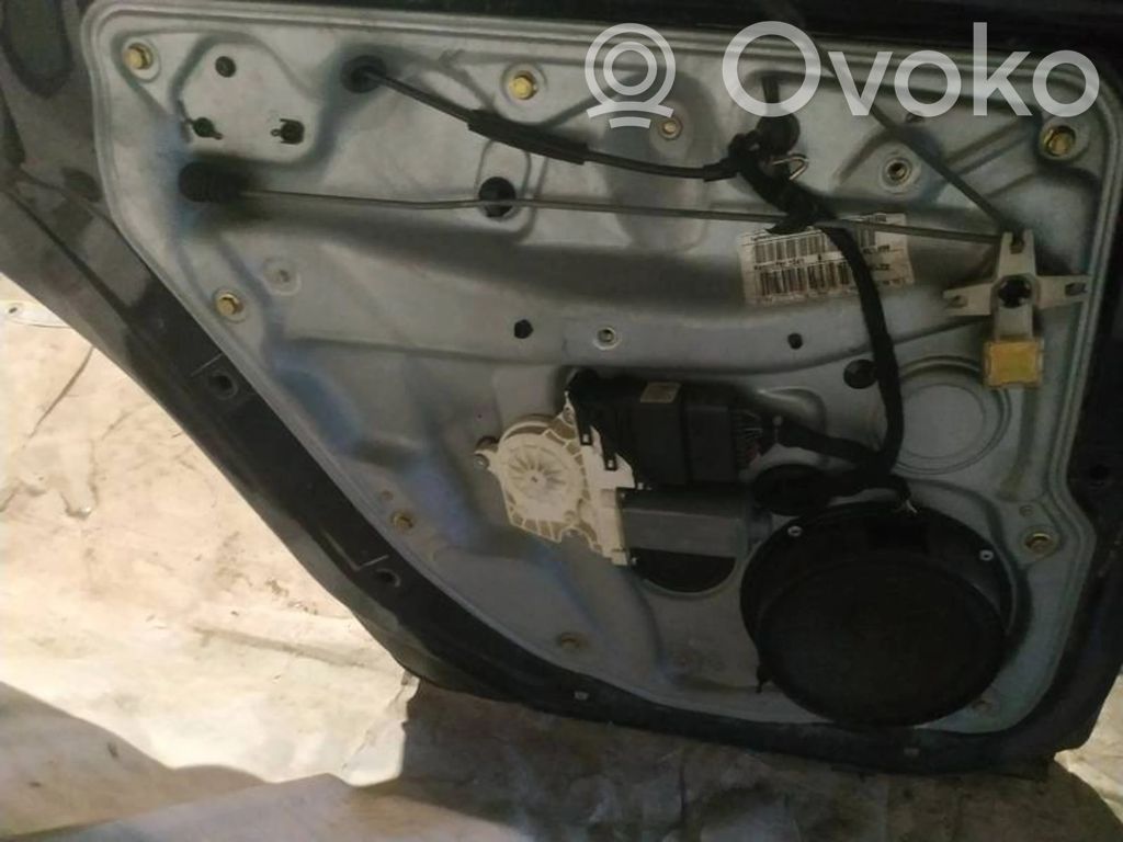 Volkswagen Golf IV Alzacristalli del portellone scorrevole con motorino