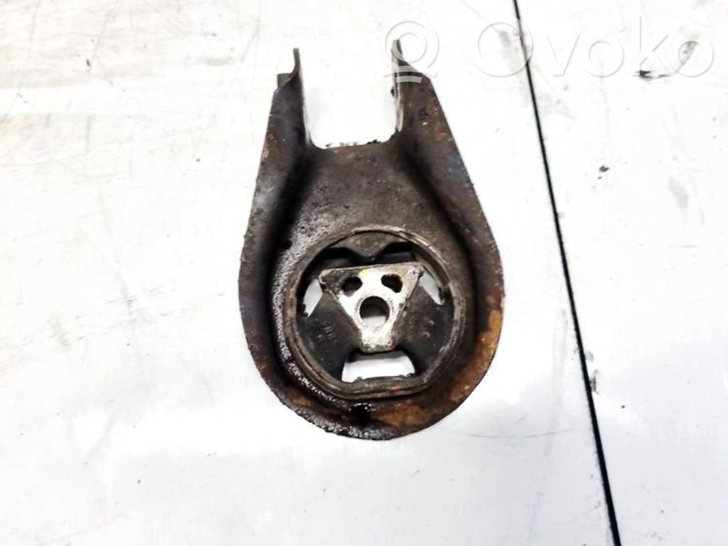 Ford Focus Engine mounting bracket 