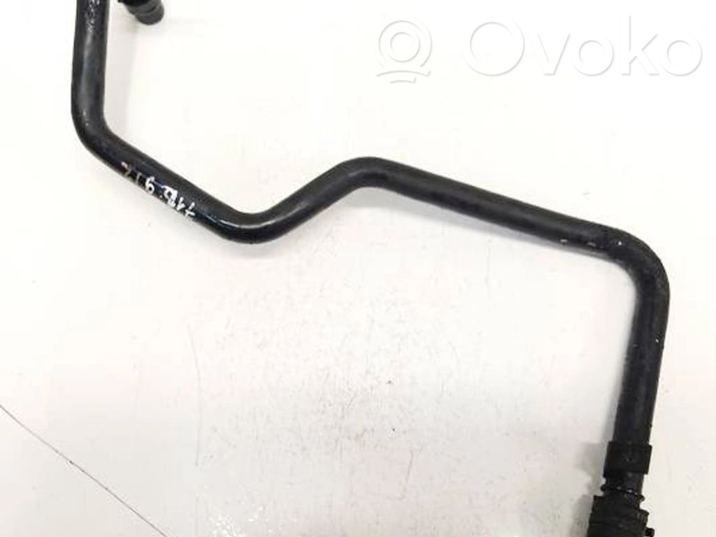 Audi A6 S6 C5 4B Tubo flessibile del liquido di raffreddamento del motore 