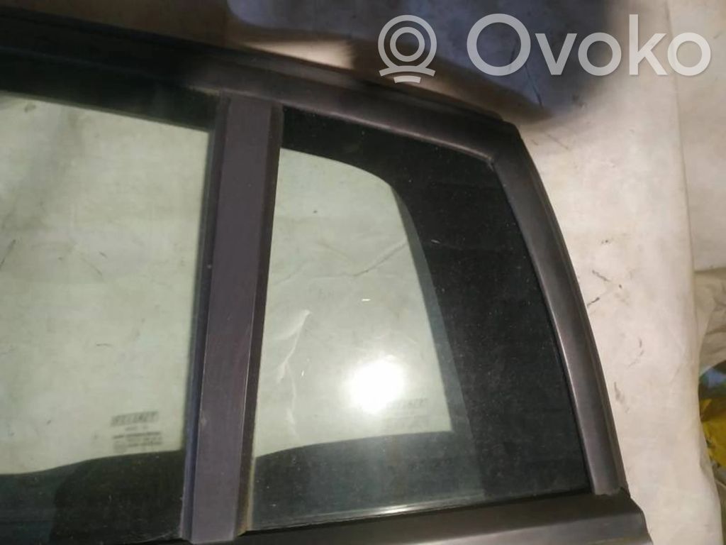Ventanilla de ventilación de la puerta trasera