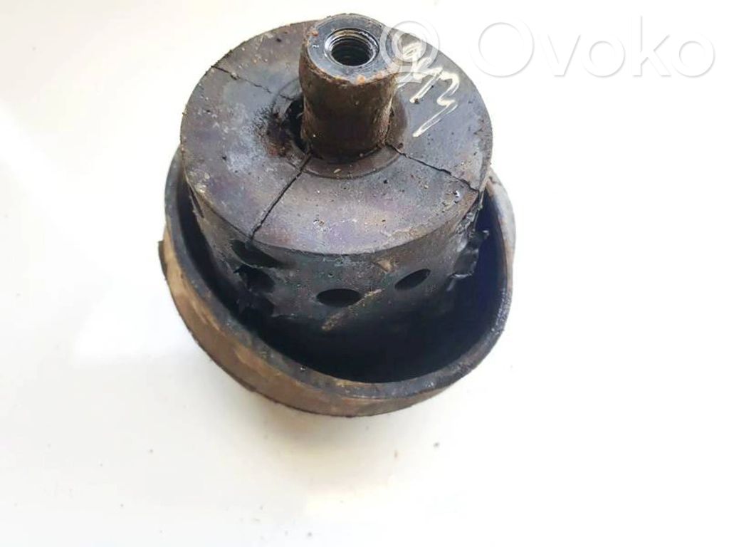 Volkswagen PASSAT B4 Suport tampon motor 