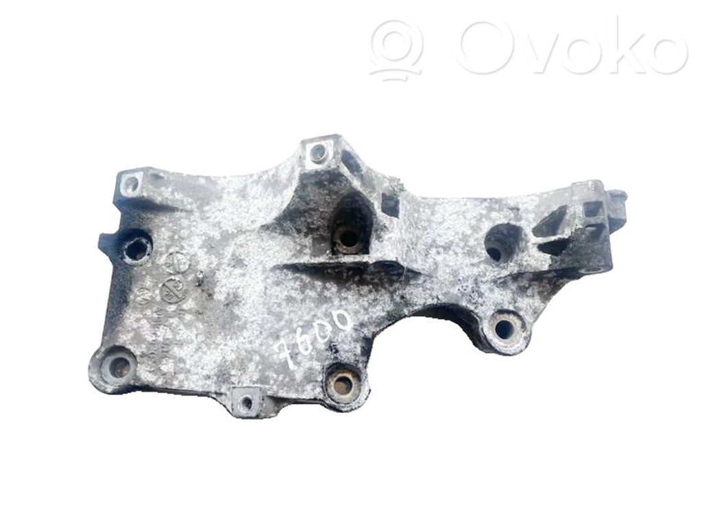 Skoda Octavia Mk2 (1Z) Halterung Lager Motor 
