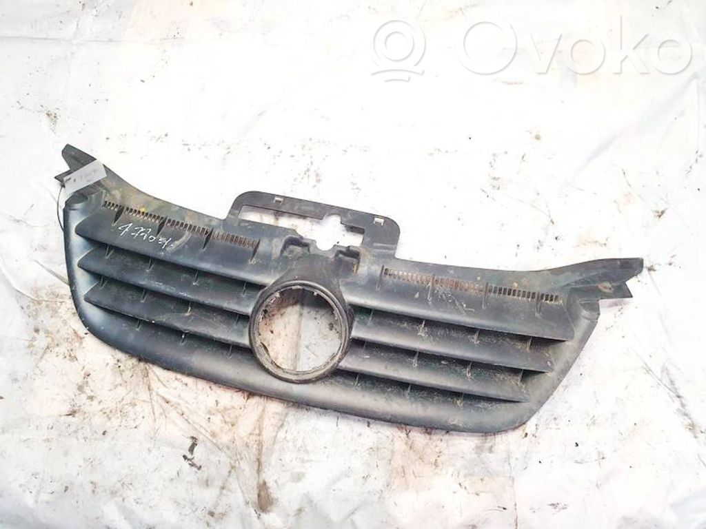 Volkswagen Touran I Grilă față