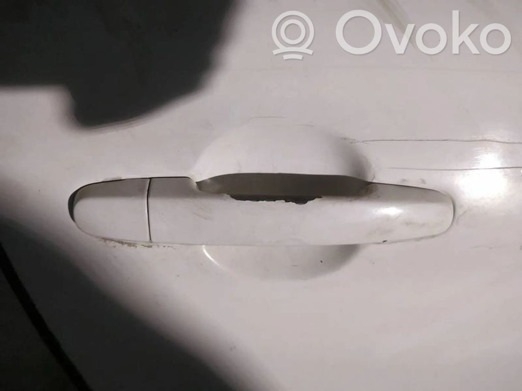 Manecilla externa puerta delantera
