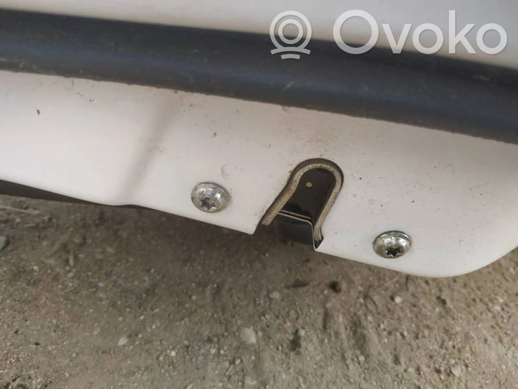 Cerradura de puerta trasera