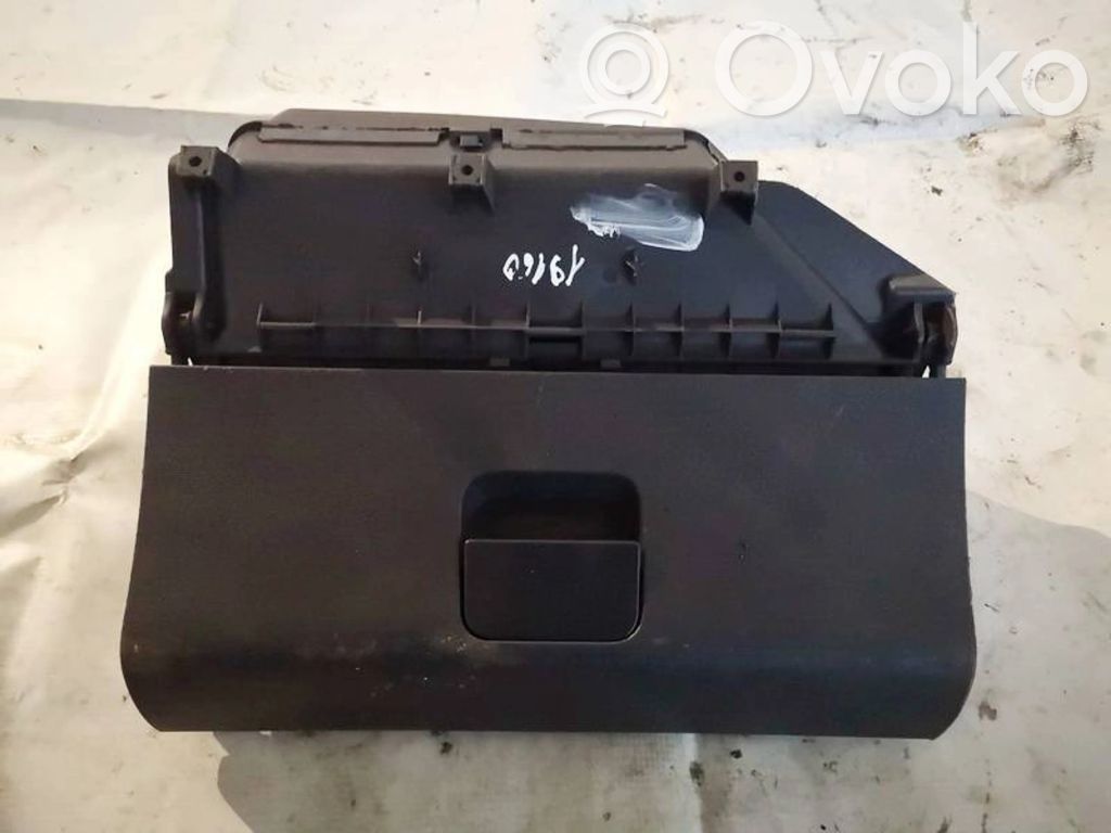 Volkswagen Polo IV 9N3 Schowek deski rozdzielczej 