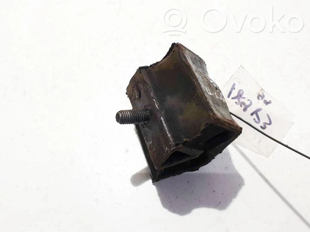 Audi 80 90 B3 Engine mount bracket