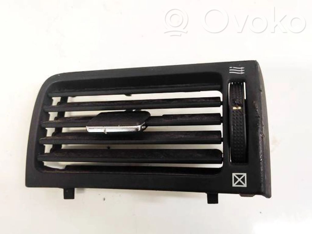 Toyota Avensis T250 Griglia di ventilazione centrale cruscotto 